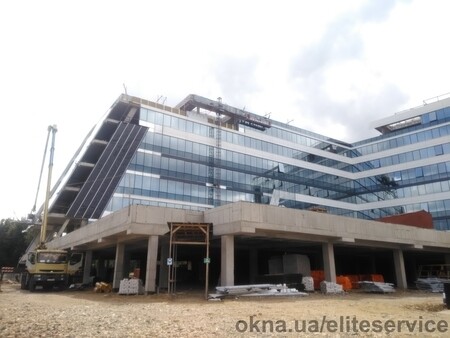 Скління фасаду адміністративної будівлі